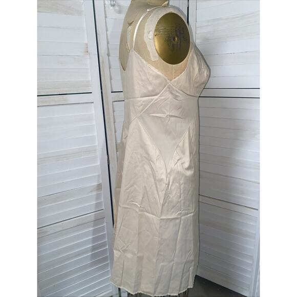 VTG Vanity Fair Nude FULL SLIP Tricot Nylon Lace Trim Sz 38 Made In USA - Picture 4 of 10